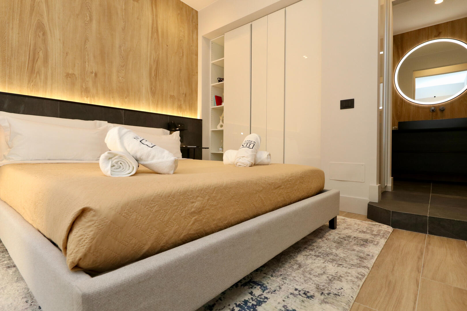 King-sized bed with Premium linens